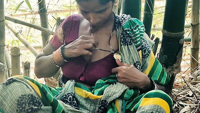 Isteri 18+ Remaja India (Desi) Mendapat Anal Dan Jari Diliwat Di Hutan